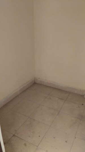 Room in 3 BHK Apartment at Amrapali Golf Homes, Sector 4 Greater Noida – for Sale