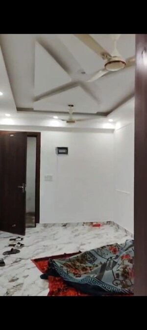 Room in 2 BHK Apartment at Panchsheel Hynish, Sector 1 Greater Noida – for Rent