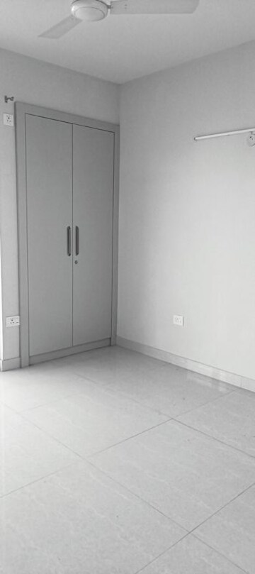 Room in 3 BHK Apartment at Eldeco Live By The Greens, Sector 150 – for Rent