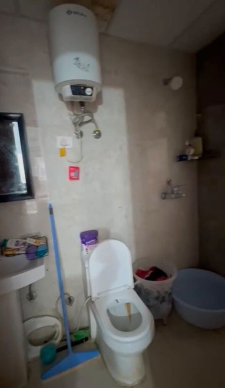 Bathroom, amrapali-golf-homes 3 Bedroom 1595 Sq.Ft. Apartment In Sector 4 Greater Noida Greater Noida 10033404