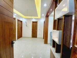 Room in 3 BHK Builder Floor at BPTP District Faridabad, Sector 81 – for Sale