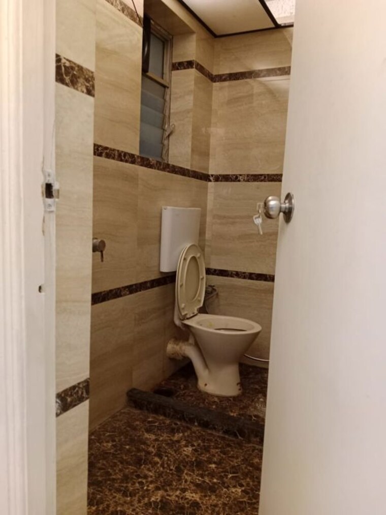 Bathroom, siddhachal-shopping-centre 3 Bedroom 1450 Sq.Ft. Apartment In Vasant Vihar Thane 10033424