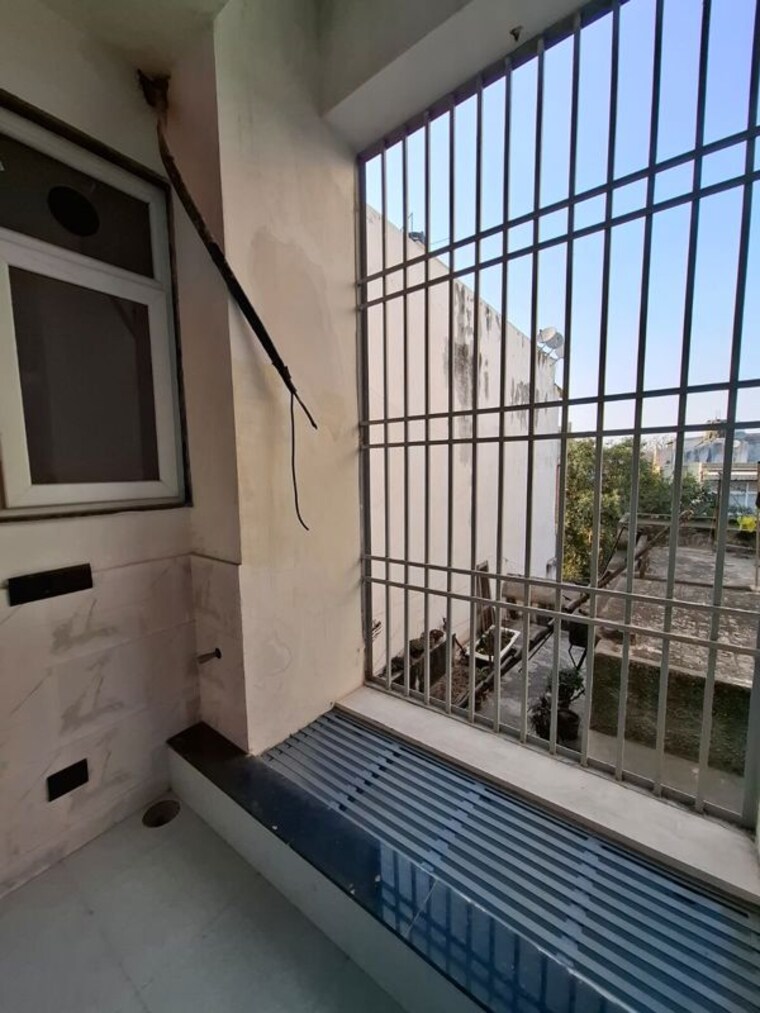 Balcony, chittaranjan park 3 Bedroom 1440 Sq.Ft. Builder Floor In Chittaranjan Park Delhi 10033447