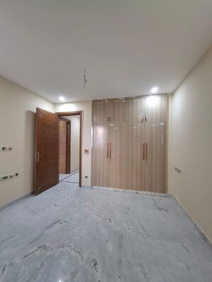 Room in 3 BHK Builder Floor at Chittaranjan Park – for Sale