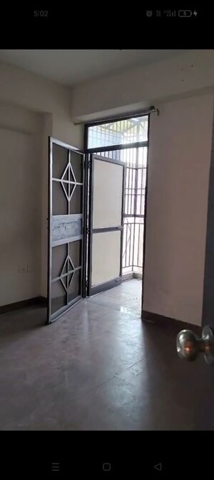 Room in 3 BHK Apartment at River Heights Plaza, Raj Nagar Extension – for Rent