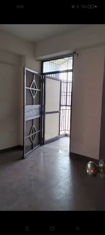 Room in 3 BHK Apartment at River Heights Plaza, Raj Nagar Extension – for Rent