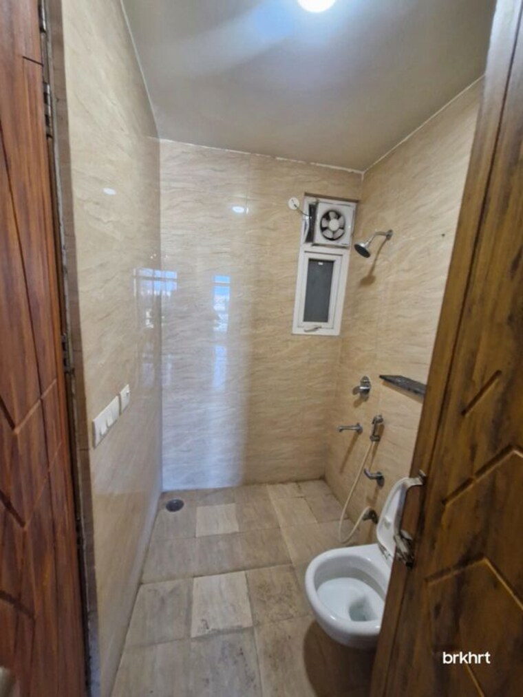 Bathroom, capital-heights-niranjanpur 3 Bedroom 1700 Sq.Ft. Apartment In Gms Road Dehradun 10033512