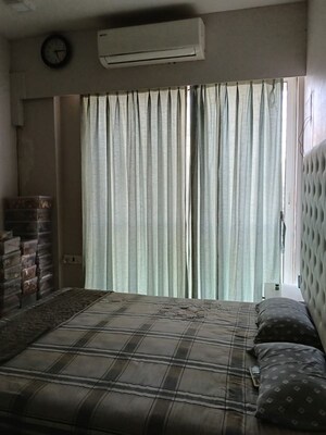 Bedroom in 3 BHK Apartment at Santacruz West – for Rent