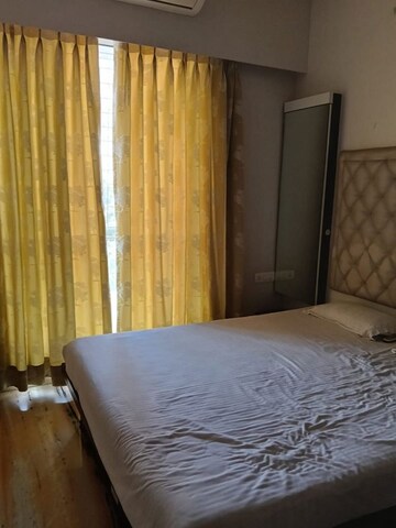 Bedroom in 3 BHK Apartment at Santacruz West – for Rent