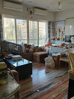 Living Room in 3 BHK Apartment at Santacruz West – for Rent