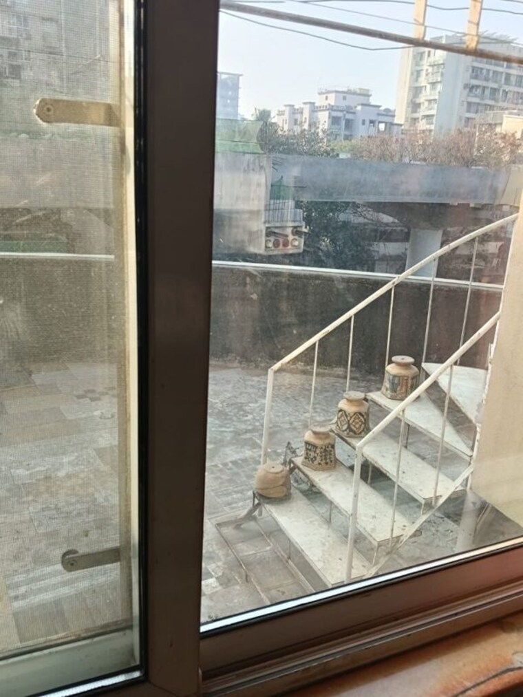 Terrace, santacruz west 3 Bedroom 1100 Sq.Ft. Apartment In Santacruz West Mumbai 10033497