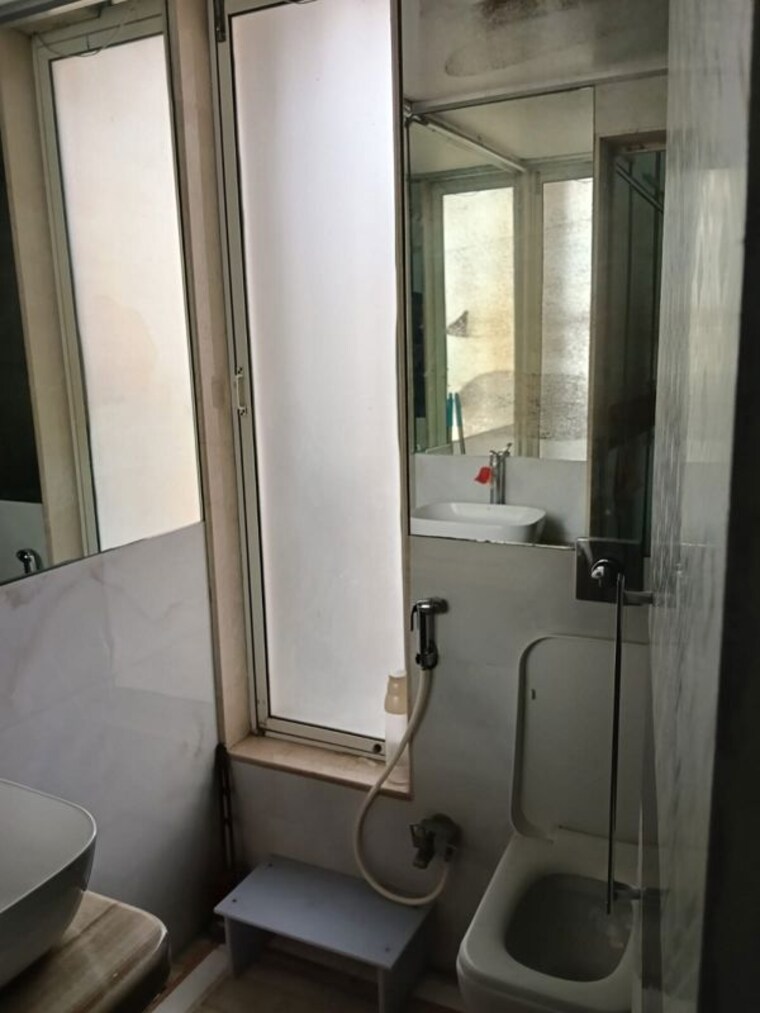 Washroom, santacruz west 3 Bedroom 1100 Sq.Ft. Apartment In Santacruz West Mumbai 10033497