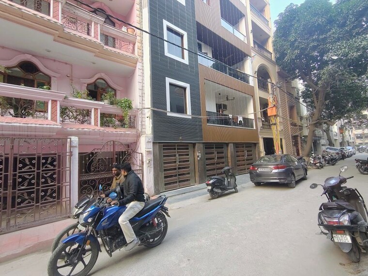  Parking, gagan vihar 3 Bedroom 200 Sq.Yd. Builder Floor In Gagan Vihar Delhi 10033531