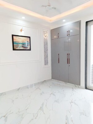 Room in 4 BHK Apartment at DLF The Ultima, Sector 81 – for Sale