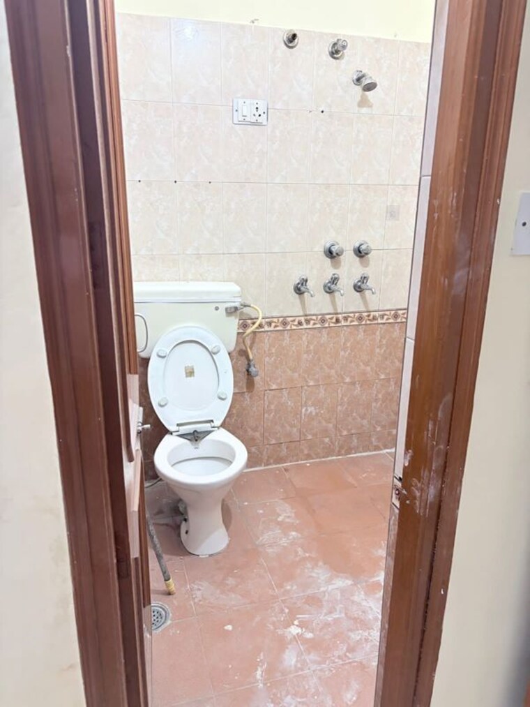 Bathroom, sas nagar 4 Bedroom 250 Sq.Yd. Builder Floor In Sas Nagar Mohali 10033547