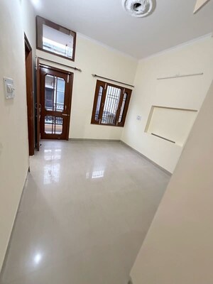 Room in 4 BHK Builder Floor at Sas Nagar – for Rent