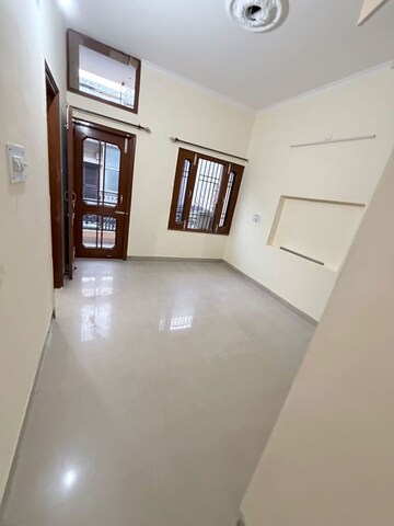 Room in 4 BHK Builder Floor at Sas Nagar – for Rent