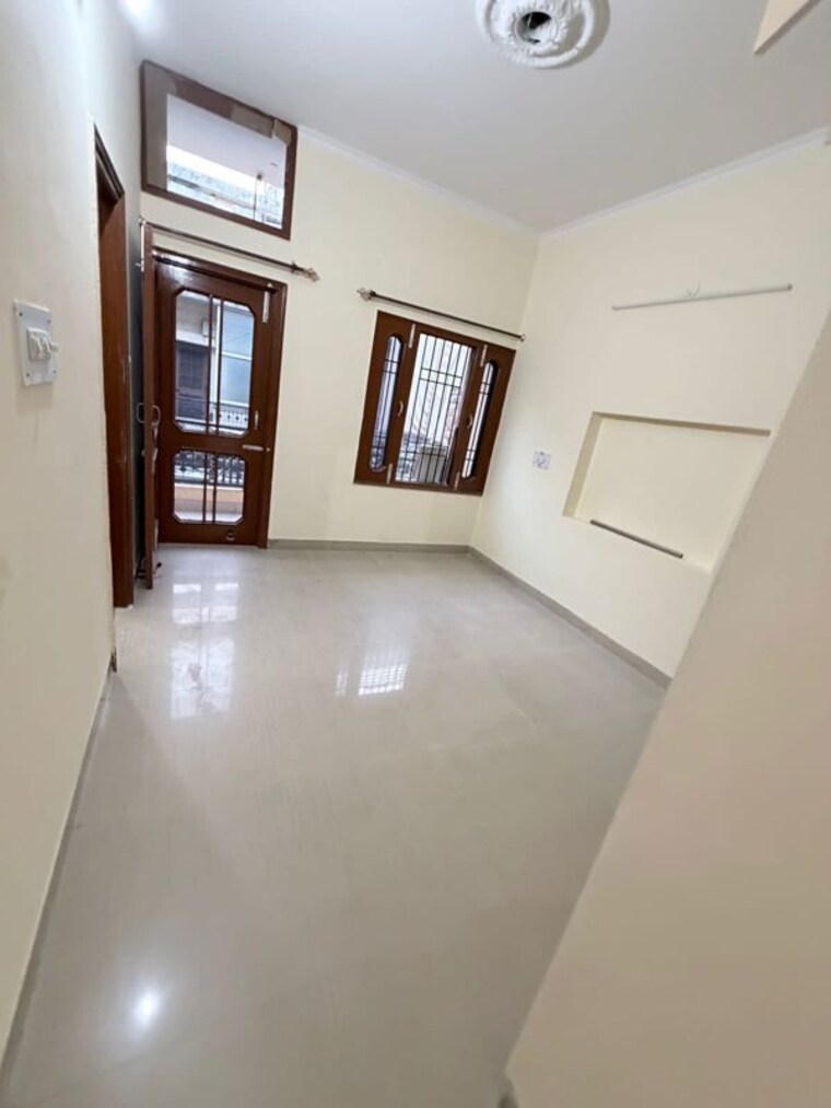 Room, sas nagar 4 Bedroom 250 Sq.Yd. Builder Floor In Sas Nagar Mohali 10033547