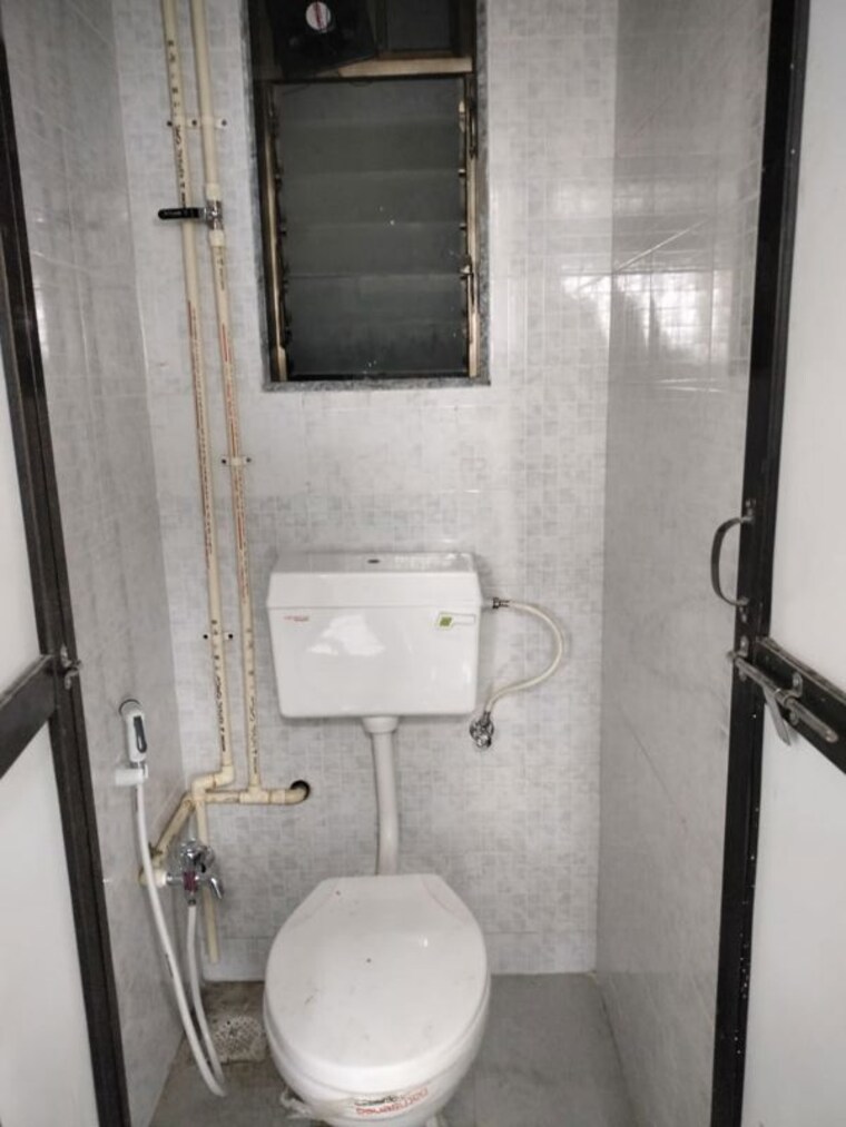 Bathroom, marwadi-wadi-tower 1 Bedroom 415 Sq.Ft. Apartment In Parel Mumbai 10033559