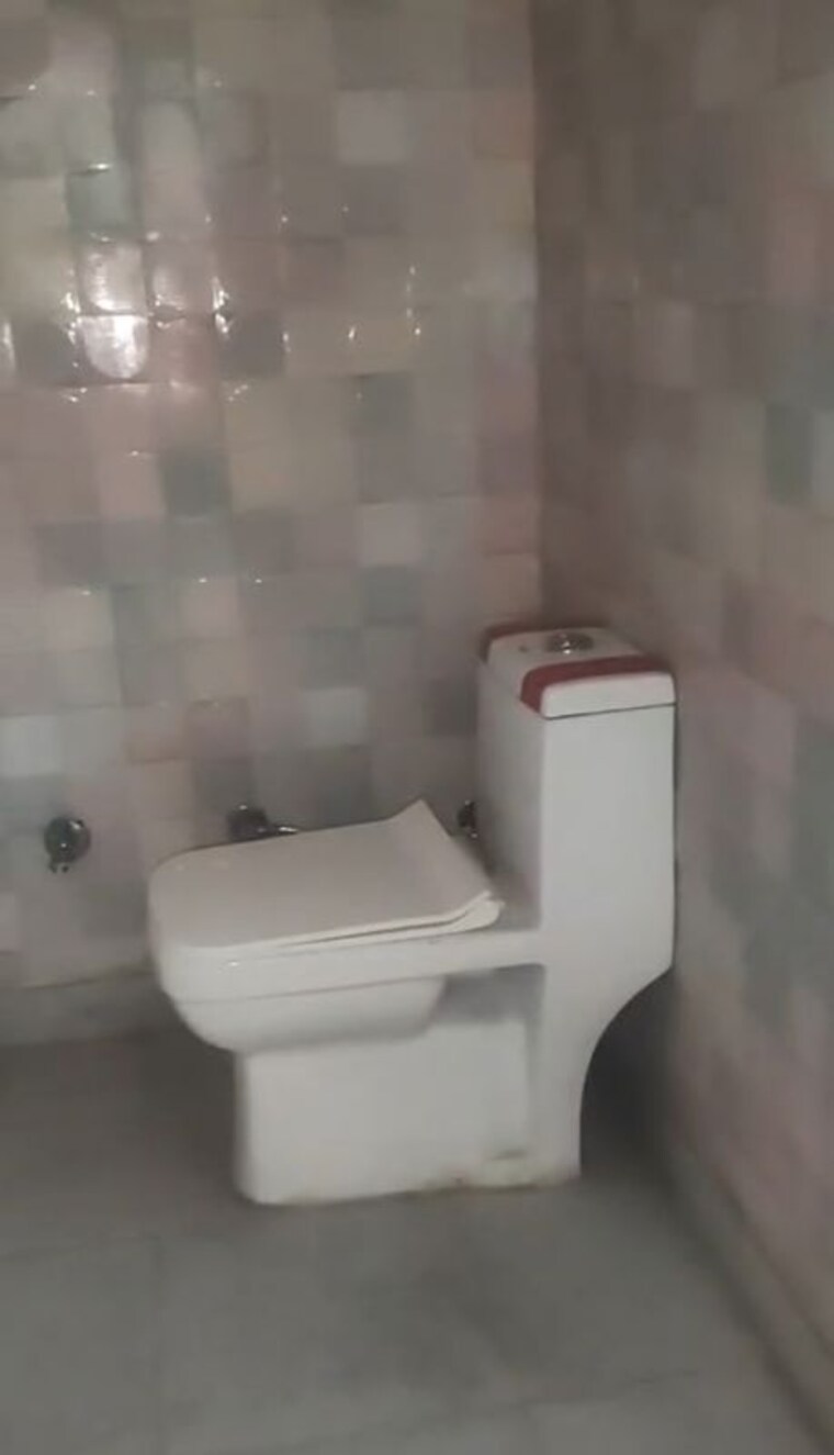 Bathroom, khushhalpur 2 Bedroom 1200 Sq.Ft. Builder Floor In Khushhalpur Moradabad 10033568