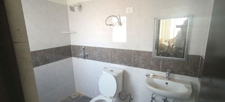 Bathroom, amrapali-crystal-homes 3 Bedroom 1700 Sq.Ft. Apartment In Sector 76 Noida 10033584