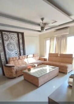 4 BHK + Servant Room Apartment For Sale in VVIP Addresses