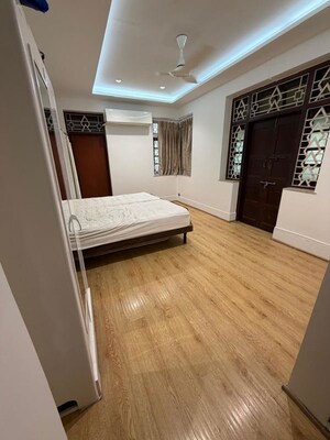 Room in 2 BHK Apartment at Sanghvi Majestic, Matunga – for Rent