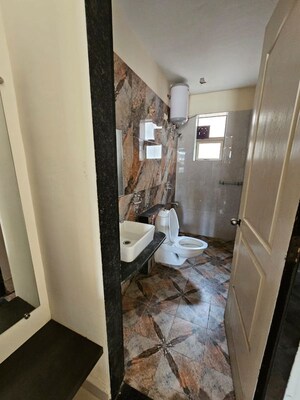 Bathroom in 2 BHK Apartment at Dona Paula – for Rent