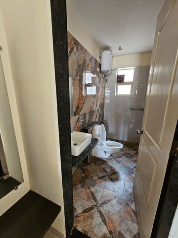 Bathroom in 2 BHK Apartment at Dona Paula – for Rent
