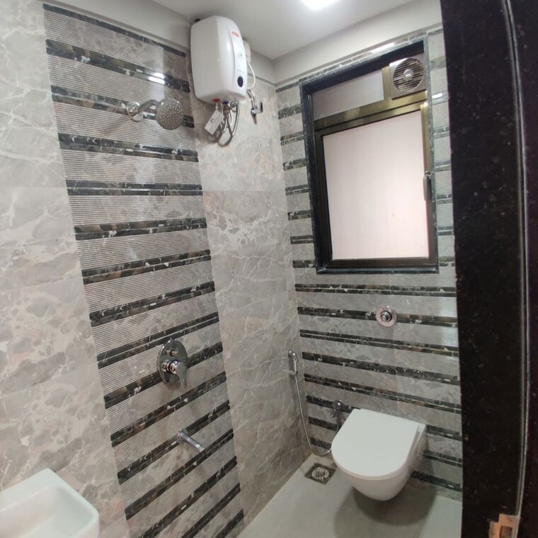 Bathroom, chandak-34-park-estate 3 Bedroom 820 Sq.Ft. Apartment In Goregaon West Mumbai 10033785