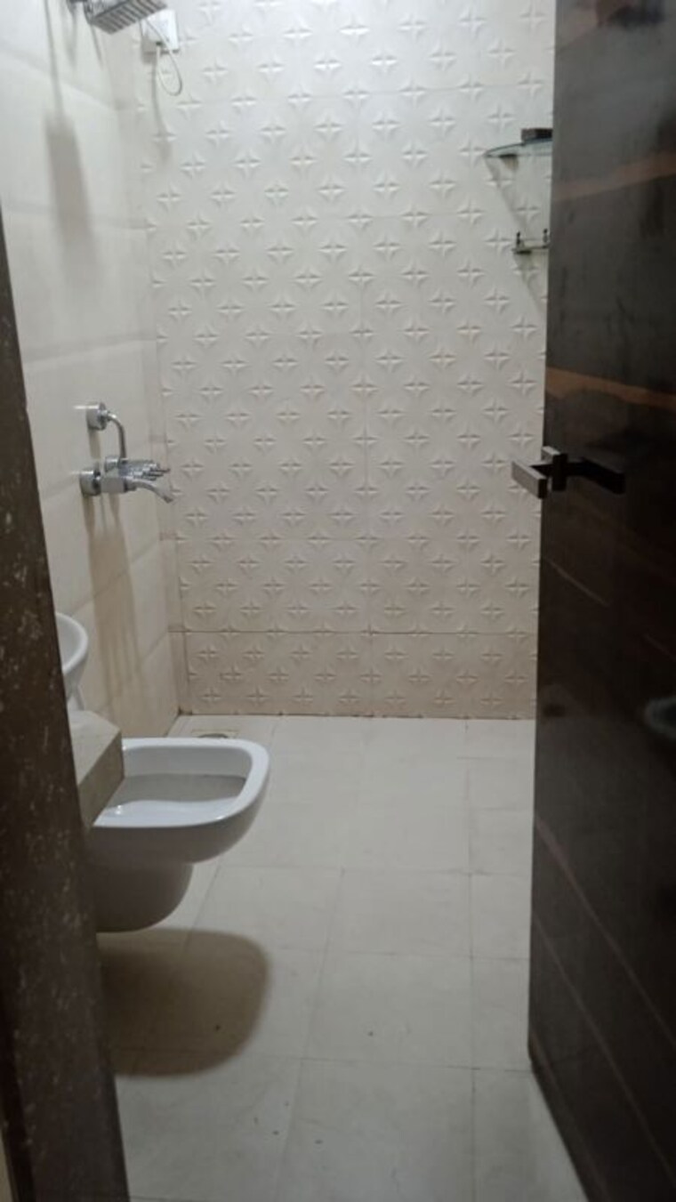 Bathroom, kasarvadavali 1 Bedroom 370 Sq.Ft. Apartment In Kasarvadavali Thane 10033809