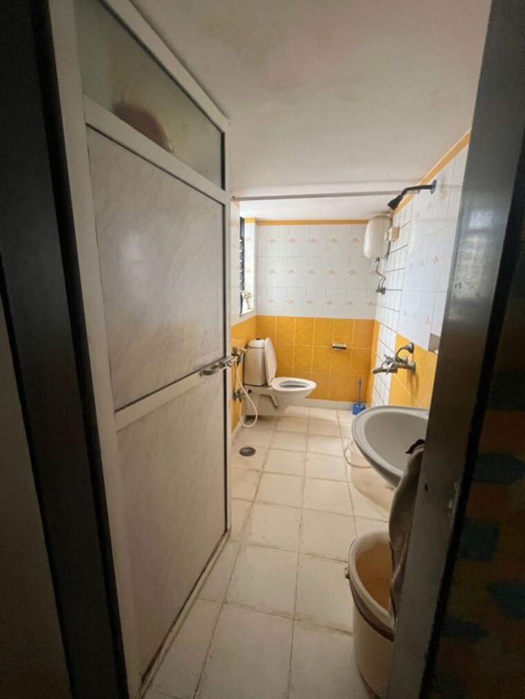 Bathroom, debonair-apartments 2 Bedroom 850 Sq.Ft. Apartment In Mahim West Mumbai 10033824