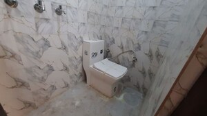Bathroom in 1 BHK Builder Floor at Vaishali Sector 5 – for Rent