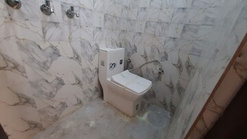 Bathroom in 1 BHK Builder Floor at Vaishali Sector 5 – for Rent