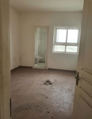 Room in 3.5 BHK Apartment at BPTP The Resort, Sector 75 – for Sale