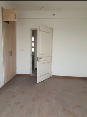 Room in 3.5 BHK Apartment at BPTP The Resort, Sector 75 – for Sale