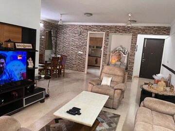 Master Bedroom in 3.5 BHK Apartment at Hiranandani Meadows, Manpada – for Rent