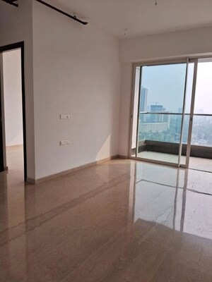 Room in 3.5 BHK Apartment at Hiranandani Meadows, Manpada – for Rent