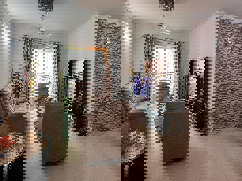 3.5 BHK 1800 Sq.Ft. Apartment in Hiranandani Meadows