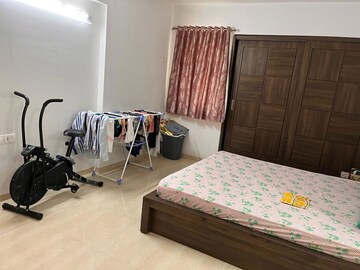 Bedroom in 3.5 BHK Apartment at Hiranandani Meadows, Manpada – for Rent