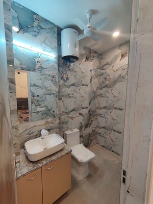 Bathroom in 1 RK Builder Floor at Sector 39 – for Rent
