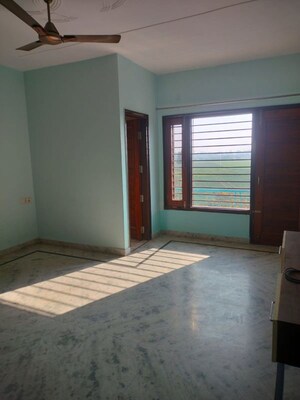 Room in 3 BHK Builder Floor at Aerocity – for Rent