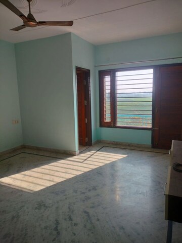 Room in 3 BHK Builder Floor at Aerocity – for Rent