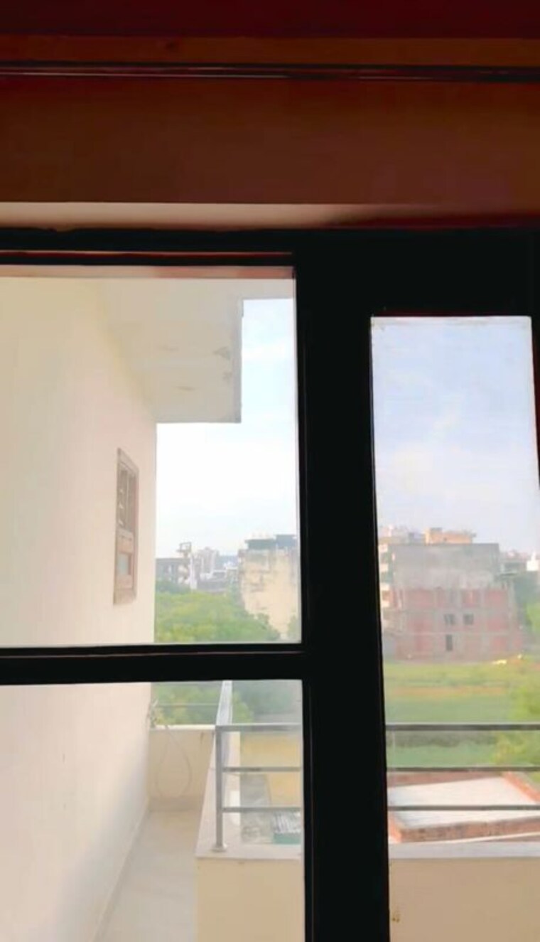 Room, sector 85 3 Bedroom 250 Sq.Yd. Builder Floor In Sector 85 Faridabad 10033788