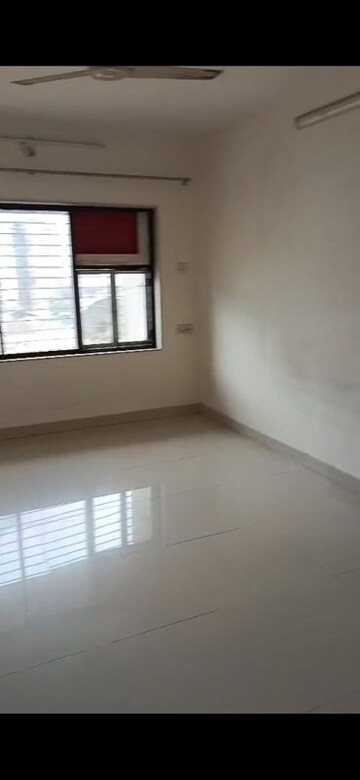 Room in 3 BHK Apartment at Krishna Residency Malad West, Malad West – for Rent