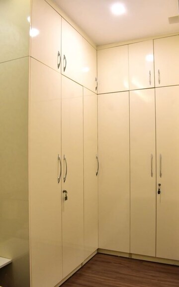 Room in 3 BHK Apartment at Emaar The Palm Drive-Palm Studios, Sector 66 – for Sale