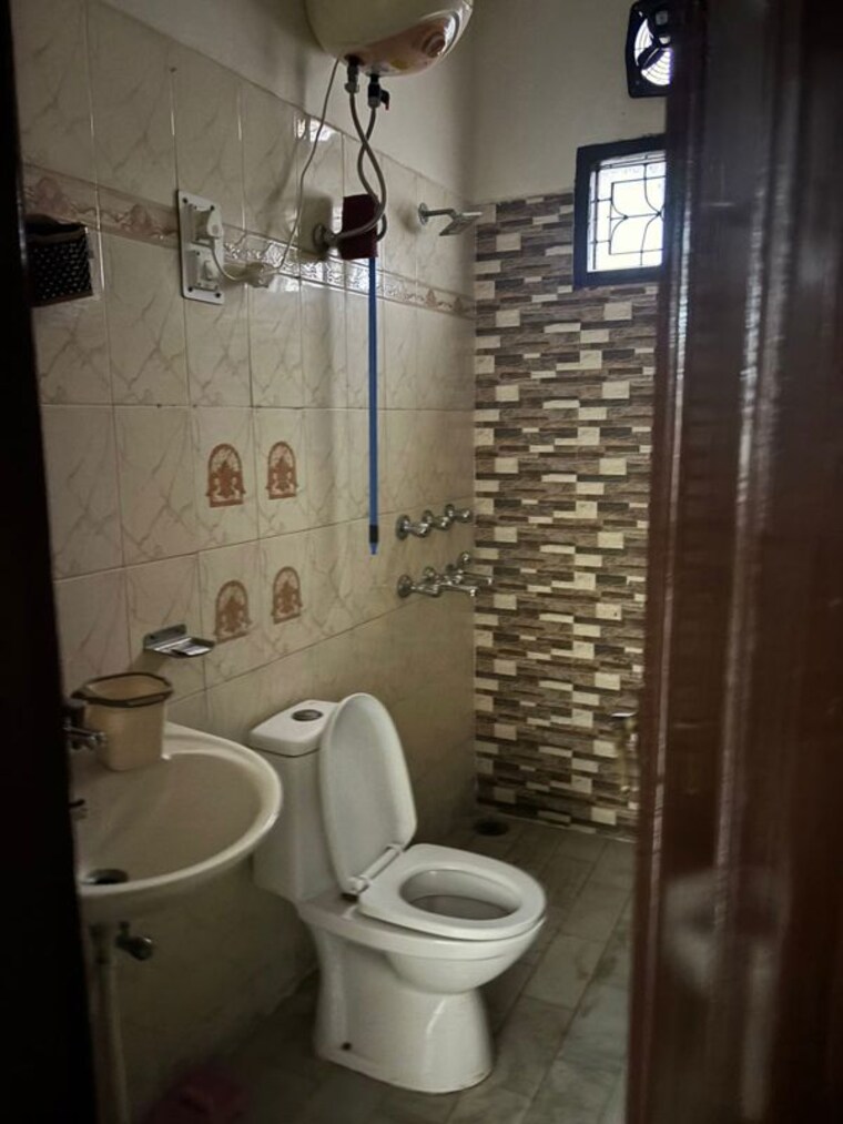 Bathroom, new-generation-maple-apartments 3 Bedroom 1450 Sq.Ft. Apartment In Dhakoli Zirakpur 10034375