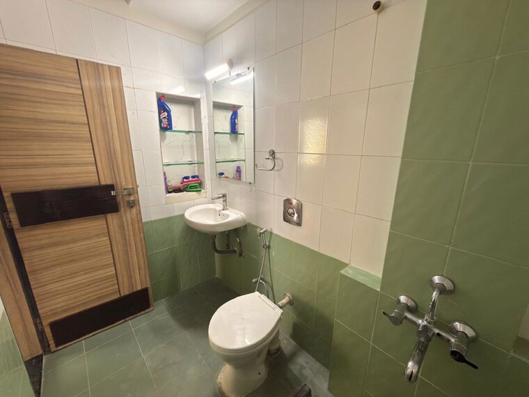 Bathroom, hiranandani-estate 2 Bedroom 1210 Sq.Ft. Apartment In Ghodbunder Road Thane 10034446