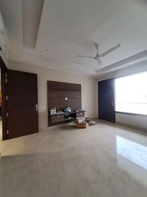 Room in 3 BHK Apartment at South City 1 – for Rent