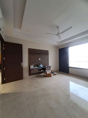 Room in 3 BHK Apartment at South City 1 – for Rent